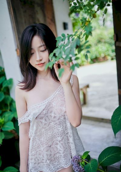 我跟女朋友闺蜜