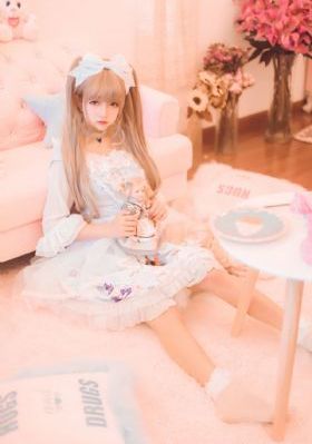女大学生的沙龙室电影
