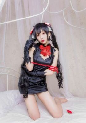 三个美妇跪着用嘴伺候高h