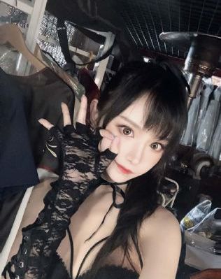 女教师含羞撅起屁股粗暴
